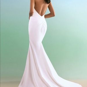 Alfred Angelo style 901 size 6 in ivory